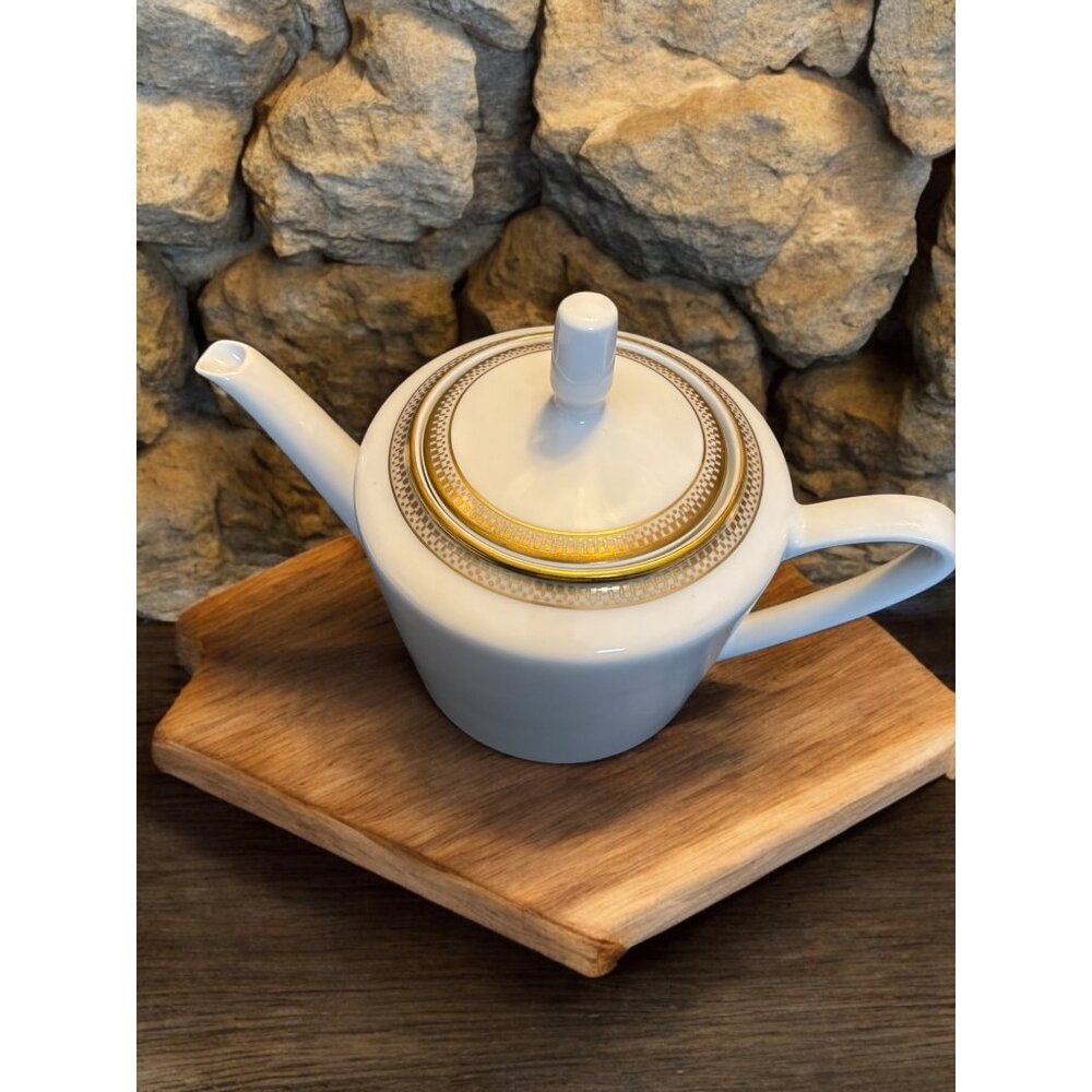 Vintage White and Gold Trim Kahla Porcelain Tea Pot / teapot 7.5x9